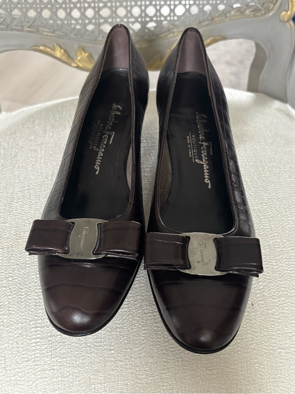 ✨ Salvatore Ferragamo Vara Pumps  Brown Croc-Embossed Calf Leather✨ - Picture 9 of 11